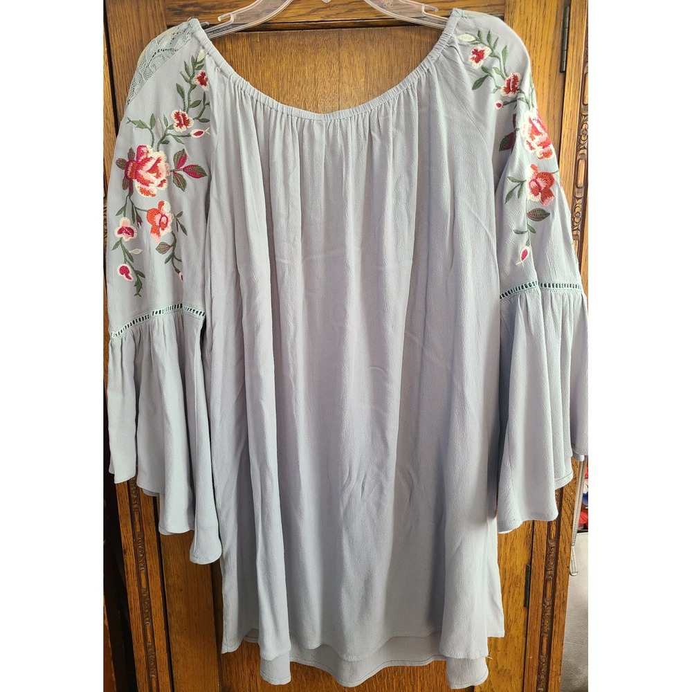 Umgee Womens Floral Embroidered Bell Sleeve Boho Blouse Gray Medium R7126 - Picture 2 of 8